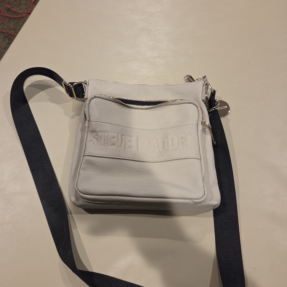 Steve Madden BNeo Cream Crossbody Bag with Black Strap.  NON-SMOKING HOME